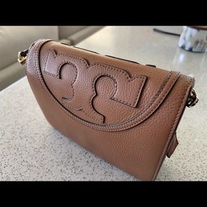 Tory Burch cross body bag in tan.